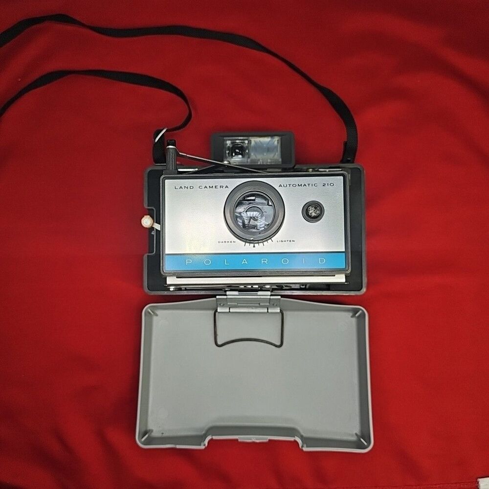 Polaroid Camera Instant 210 Automatic Land Vintage Camera w/Case & Flash